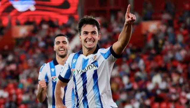 Xuất phát điểm giống Arteta sẽ giúp Zubimendi dễ dàng hòa nhập hơn với lối chơi mà Arsenal đang xây dựng. Ảnh: CLB