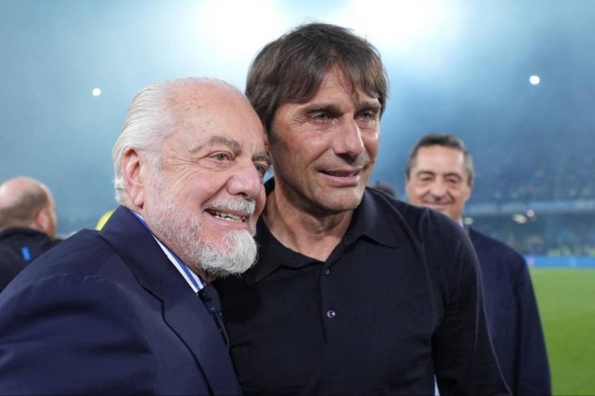 Không còn quá bảo thủ, chủ tịch Napoli quyết tâm chi mạnh để giữ Conte ở lại.