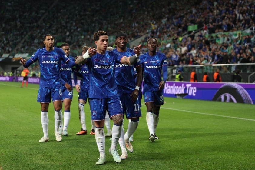Enzo Fernandez ghi bàn thắng quan trọng cho Chelsea.