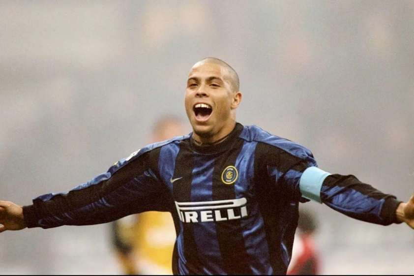 Ronaldo từng khoác áo Inter Milan từ năm 1997 đến 2002.