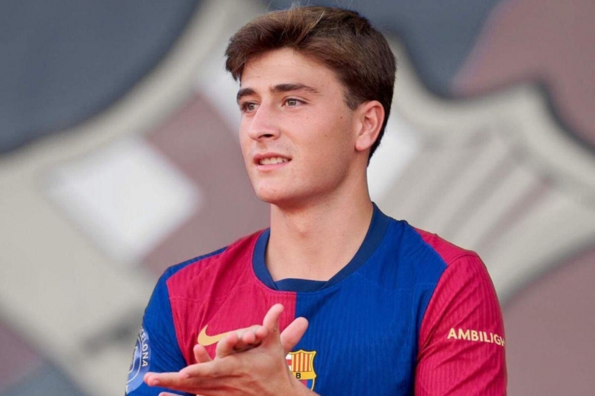 Dù không được ra sân thường xuyên, Pablo Torre vẫn muốn ở lại Barca.