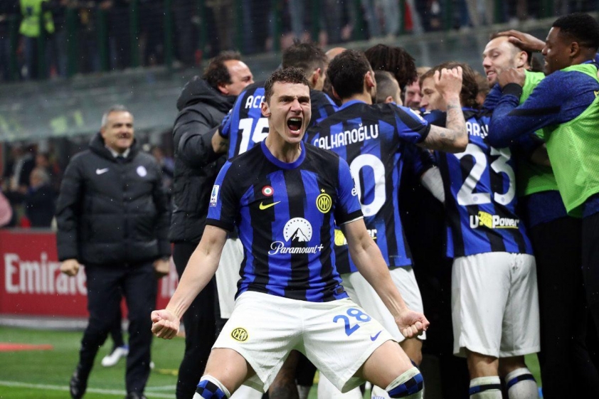 Pavard đã kịp bình phục chấn thương để đồng hành cùng Acerbi và Bastoni ở hàng hậu vệ 3 người của Inter.
