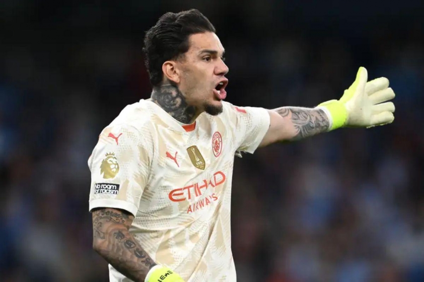 Ederson dính chấn thương nhiều mùa giải này và chỉ bắt chính 26 trận tại Ngoại hạng Anh.