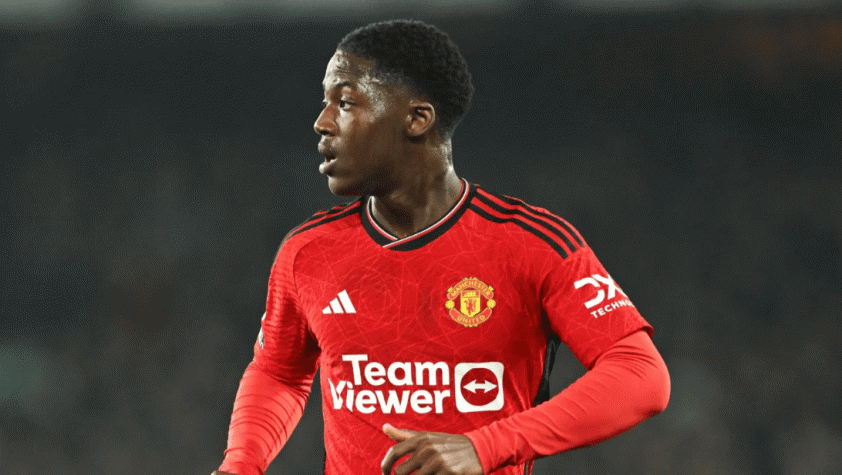 Chelsea là điểm đến tiềm năng dành cho ngôi sao lò Carrington. Ảnh: CLB