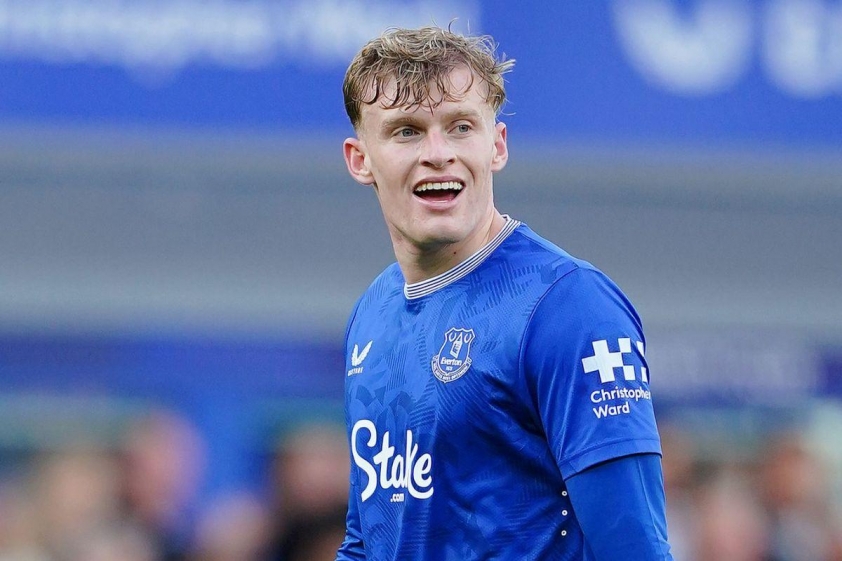 Branthwaite còn hợp đồng với Everton đến tháng 6 năm 2027.