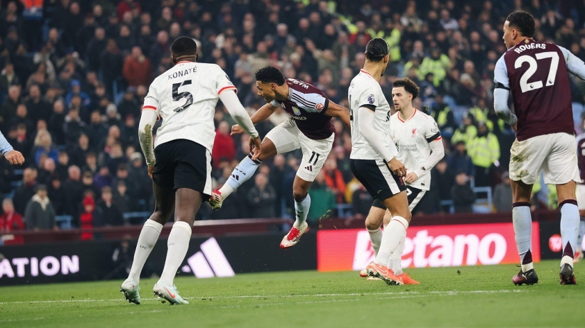 Ollie Watkins chắc chắn sẽ đem đến cho Quỷ Đỏ sự ổn định trên hàng công (nguồn ảnh: Twitter)