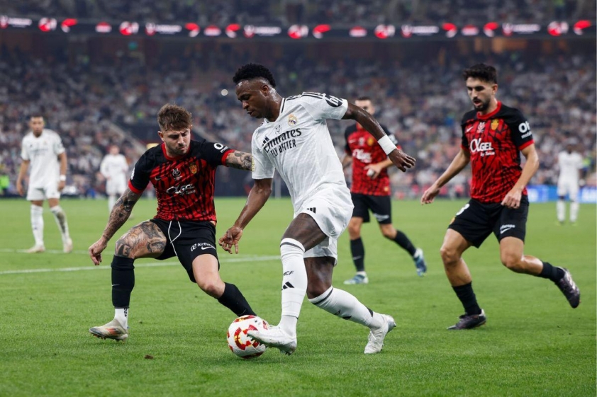 Vinicius Jr phải phòng ngự vì tập thể quan trọng hơn cá nhân.