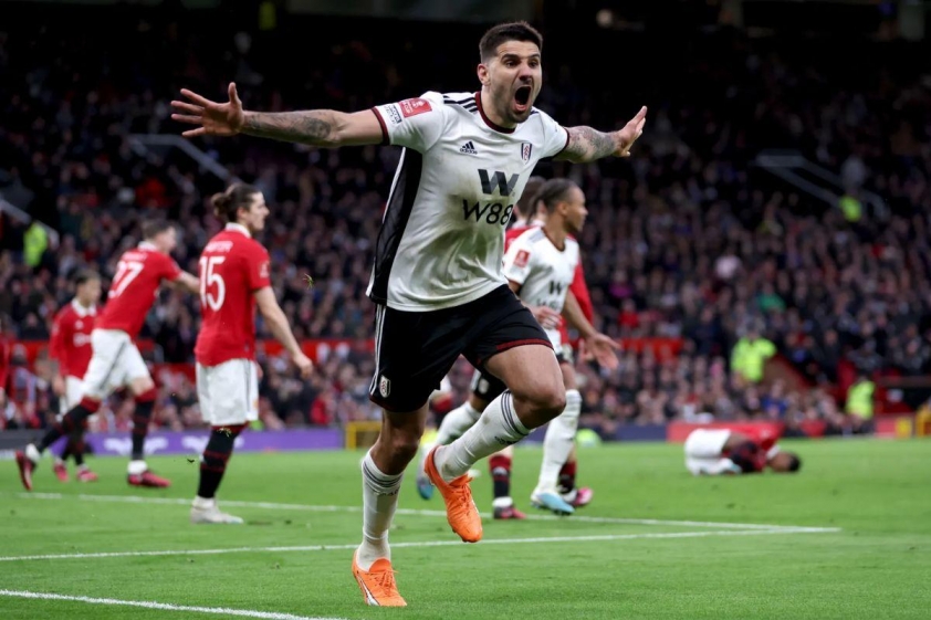 Man United cân nhắc Mitrovic sau khi hụt Delap.