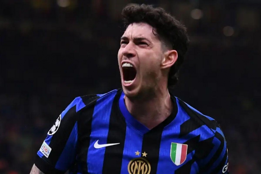 Bastoni là hậu vệ xuất sắc nhất Serie A 2024/25.