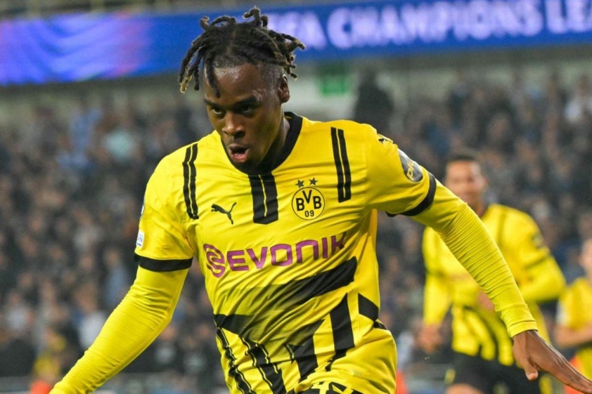 Jamie Gittens gia nhập Borussia Dortmund vào năm 2020 và ra mắt đội tuyển U21 Anh vào tháng 9 năm ngoái.