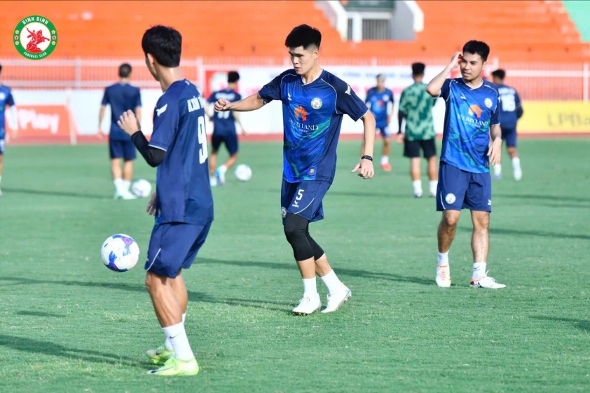 Quy Nhơn Bình Định vẫn còn quyền tự quyết trong tay, nếu chơi tốt ở 3 trận đấu tiếp theo thì đội bóng đất võ sẽ trụ hạng thành công. Ảnh: CLB