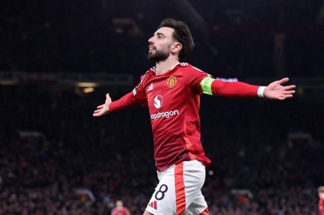 Bruno Fernandes quyết định tương lai với Al Hilal thế nào? 5 Bruno Fernandes vẫn đặt mục tiêu chinh phục các giải đấu lớn ở châu Âu như UEFA Champions League, World Cup hay Euro cùng đội tuyển Bồ Đào Nha. Ảnh: Getty