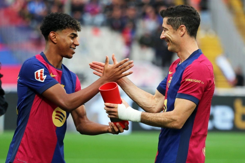 Lewandowski lên tiếng cảnh báo người đồng đội trẻ tuổi về danh hiệu Quả bóng vàng.