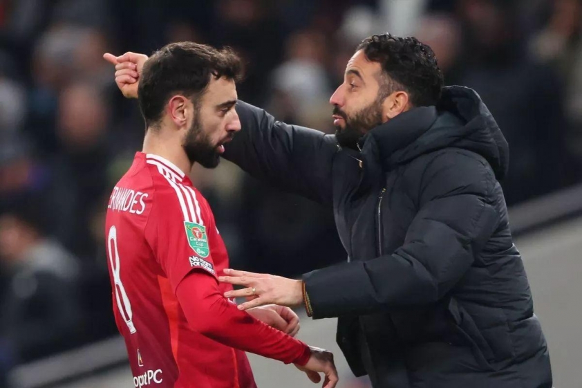Ruben Amorim đã nói rõ rằng anh không muốn mất Bruno Fernandes vào mùa hè này. (Ảnh: The Mirror)