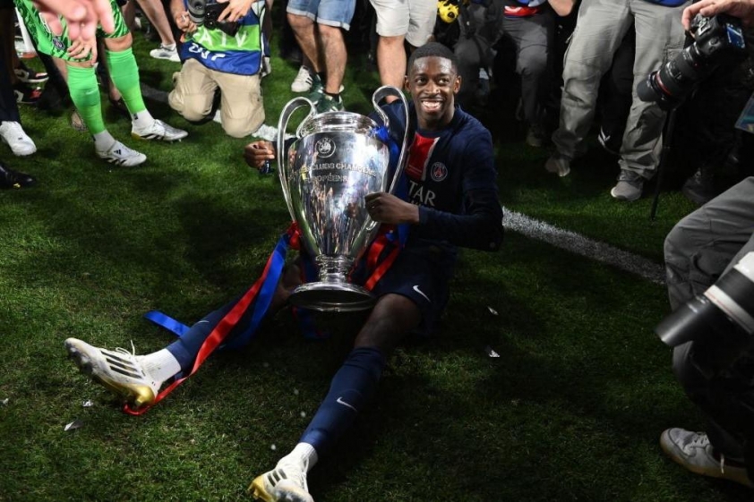 Chiếc cup tai voi đưa Dembele vượt lên dẫn đầu