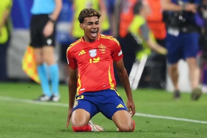 Yamal được 2 huyền thoại Real Madrid 'chọn' cho Quả bóng Vàng 5 tay ban nha vs phap 1007 14 6362 6840122c3671c