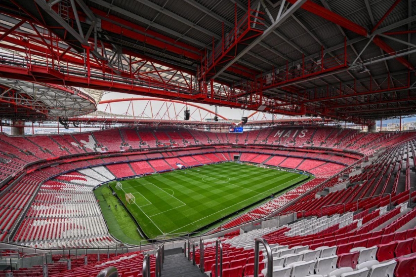 Benfica đối mặt với lệnh cấm sân vận động trong 3 tháng (Ảnh: The Sun).