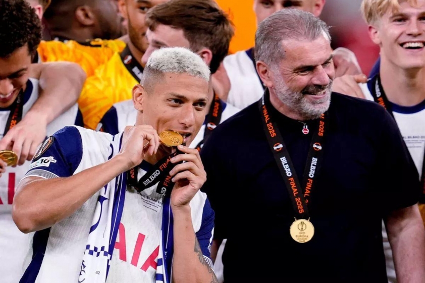 Richarlison đã lên tiếng về sự ra đi của Ange Postecoglou (Ảnh: The Mirror).
