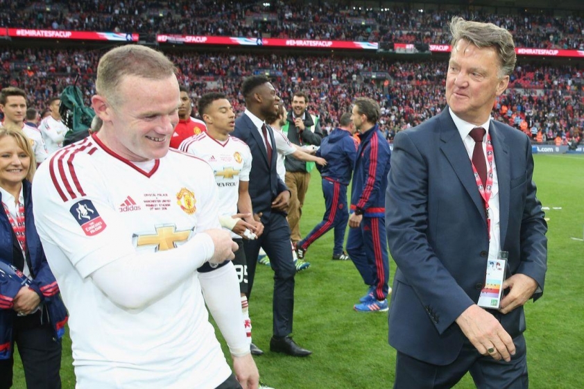 Louis van Gaal đã giành được Cúp FA với Manchester United vào năm 2016 trước khi bị sa thải (Ảnh: The Mirror).