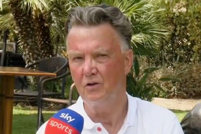 Louis van Gaal trả lời phỏng vấn Sky Sports (Ảnh: The Mirror).