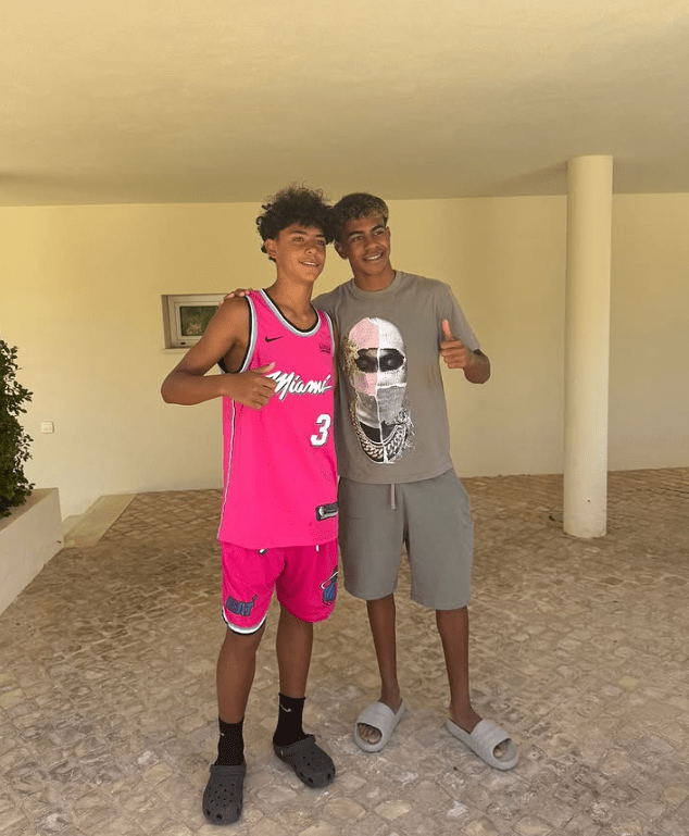 Tấm hình được chụp cách đây 1 năm trước giữa Ronaldo Jr và Yamal. Ảnh: Sports Digitale