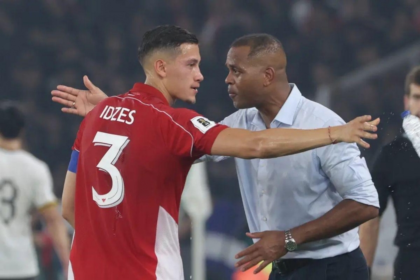 HLV Patrick Kluivert chưa nghĩ đến vòng loại thứ tư (Ảnh: Bola).