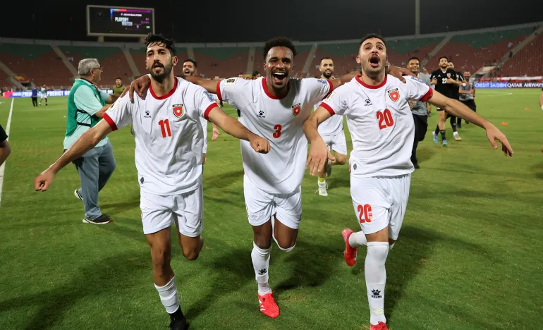 Oman lầm lũi tiến lên (Ảnh: Al Jazeera)