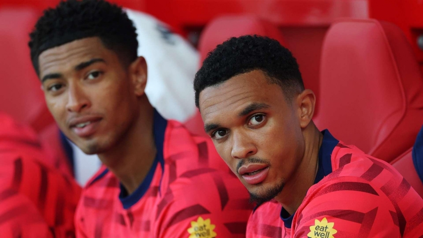 Trent Alexander-Arnold và người đồng đội Bellingham