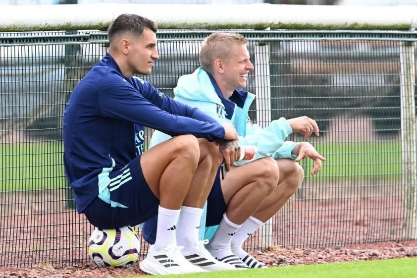 Kiwior và Zinchenko được AC Milan theo đuổi (Ảnh: The Sun)