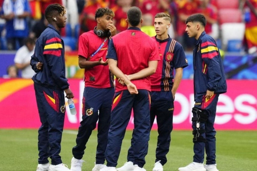 Nico Williams thân thiết với nhiều cầu thủ của Barca, nổi bật trong đó là Lamine Yamal (Ảnh: ORIGO).