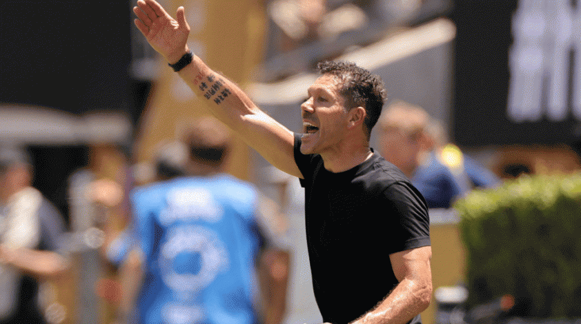 HLV Simeone cũng không hài lòng về công tác trọng tài. Ảnh: Bein Sports