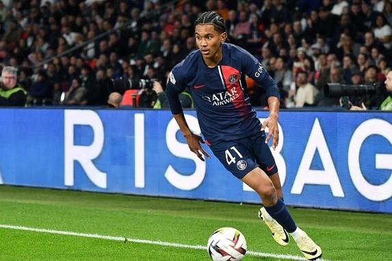 Tài năng trẻ Mayulu tiếp tục tỏa sáng tại một trận cầu lớn (Ảnh: ESPN)
