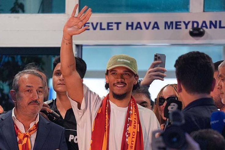 Sane rời đi khiến hàng công Bayern xáo trộn (Ảnh: BBC)