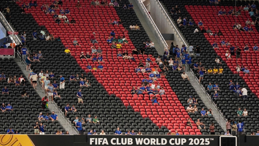 FIFA chắc chắn không muốn thấy hình ảnh này ở sân chơi lớn nhất hành tinh (Ảnh: Sky Sport)