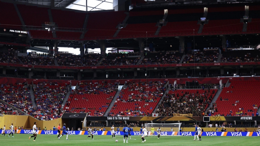 Những khán đài trống vắng khán giả (Ảnh: Sky Sport)