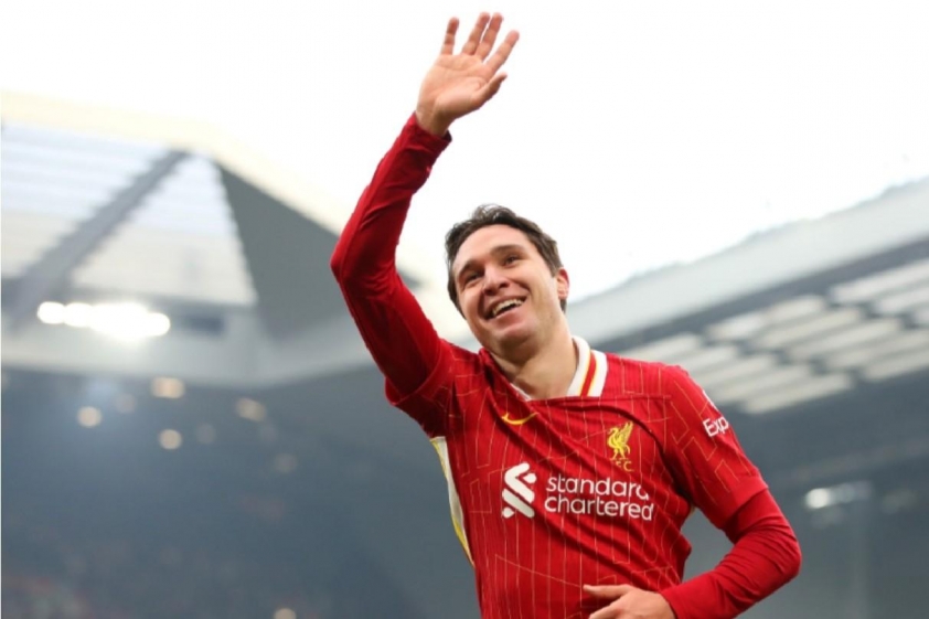 Chiesa cập bến Anfield với kỳ vọng hồi sinh phong độ (Ảnh: LiverpoolEcho)