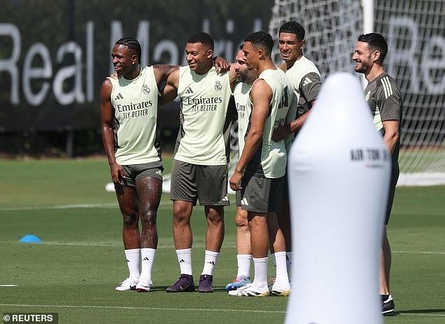 Buổi tập của Mbappe trước khi nhập viện