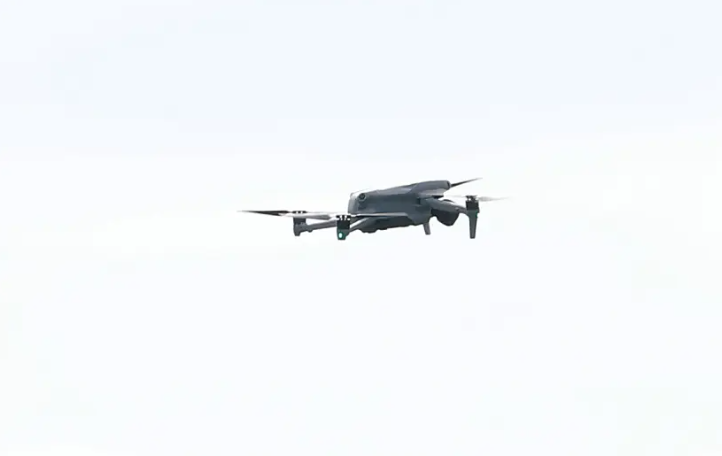 Xabi Alonso sử dụng Flycam để giám sát các buổi tập. Ảnh: Marca