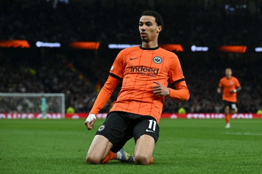 Hugo Ekitike được coi là mục tiêu khả thi hơn cho Liverpool (Ảnh: Vince Mignott).