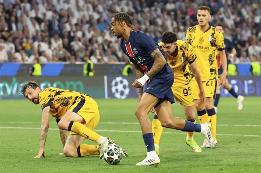 Acerbi đã có một trận chung kết đáng quên trước Barcola nói riêng và PSG nói chung.