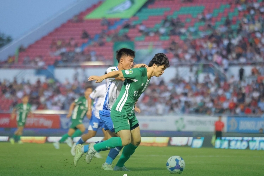 Công Phượng muốn toàn đội tập trung vào trận đấu quyết định trước SHB Đà Nẵng. Ảnh: CLB