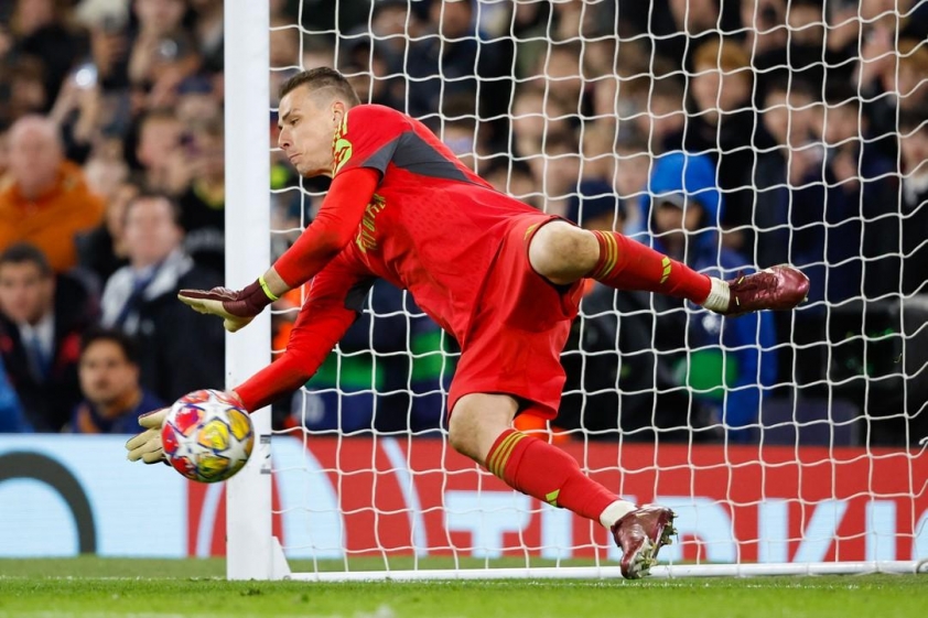 Lunin từng bắt rất hay khi Courtois chấn thương dài hạn (Ảnh: TNT Sport)