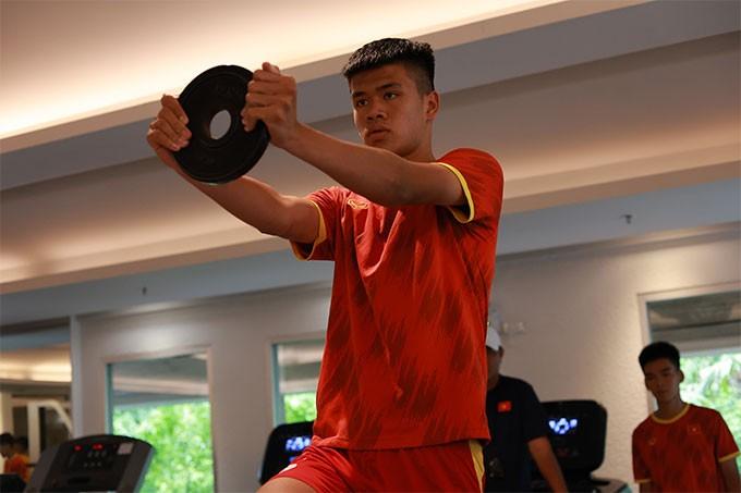 Khả năng tranh chấp tốt khiến Kiệt có thể chơi được ở nhiều vị trí khác nhau. Ảnh: FBVN