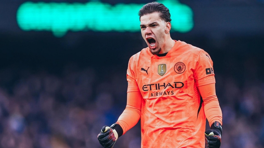Ederson muốn tiếp tục gắn bó với Man City (Ảnh: GOAL)