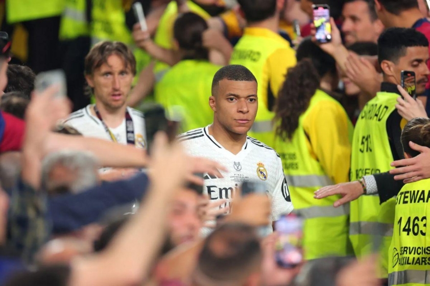 PSG bị tố nợ Mbappe 55 triệu euro (Ảnh: Madrid Universal).
