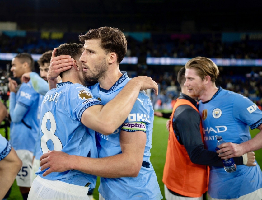 Dias là cái tên không thể thay thế ở hàng phòng ngự Man City (nguồn ảnh:MCFC)