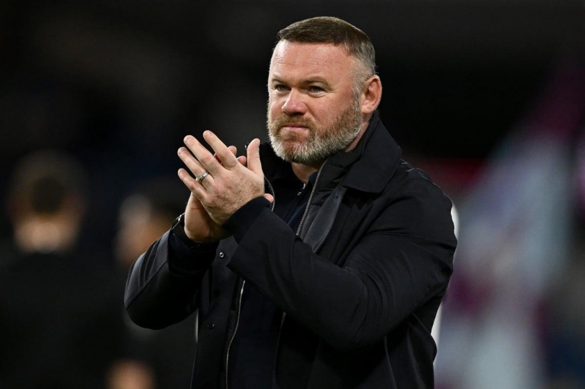 Dù đã từng cân nhắc, nhưng cuối cùng, Rooney vẫn từ chối lời mời từ Macclesfield FC.