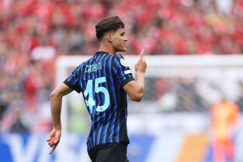Carboni ghi bàn giúp Inter đoạt vé vào vòng 1/8 (Ảnh: Football Italia).
