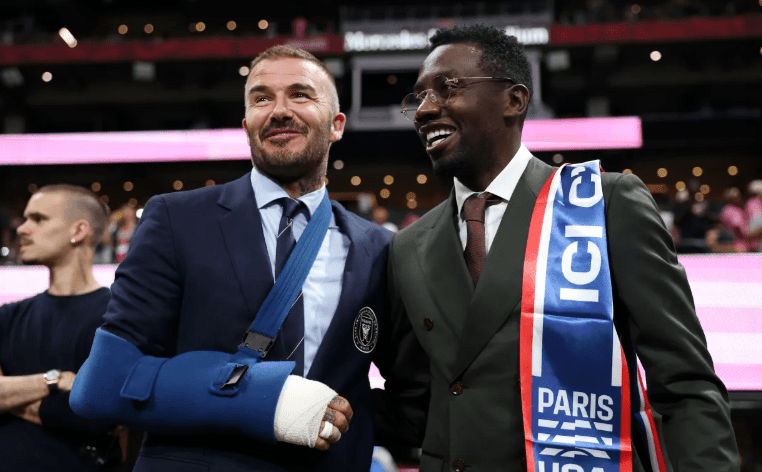 Beckham vẫn lịch lãm khi xuất hiện trước công chúng. Ảnh: The Sun