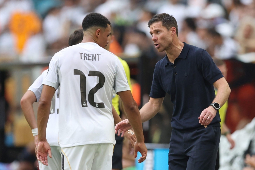 Xabi Alonso đưa ra chỉ đạo thêm cho Trent